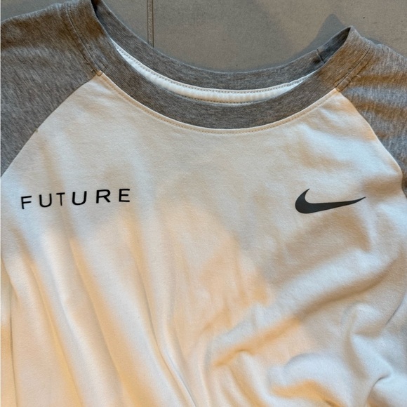 Nike Dri-FIT 3/4 sleeve raglan baseball tee in White and Gray - Picture 2 of 4